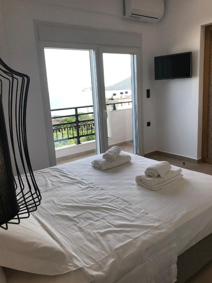 Blue Sea Suites Tsoútsouros Eksteriør billede